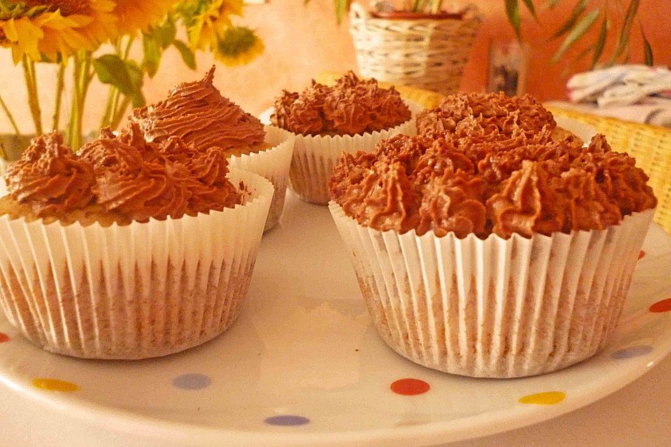 Haselnuss-Schokoladen Cupcakes mit Kakao-Buttercreme