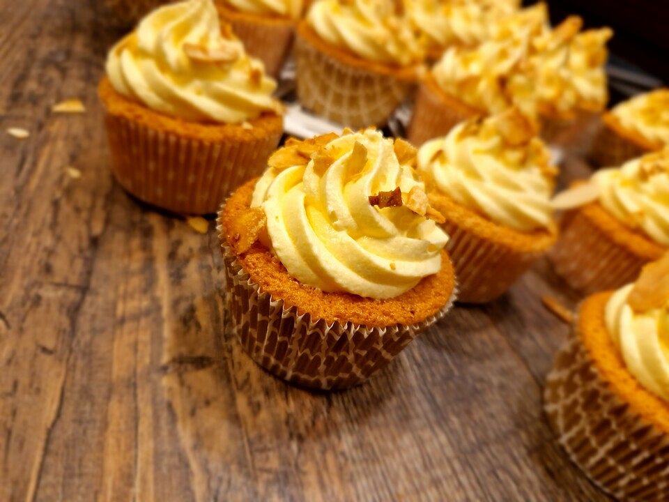 Bienenstich-Cupcakes von cakeadily| Chefkoch Bienenstich-Cupcakes von cakeadily| Chefkoch