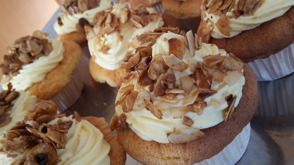 Bienenstich-Cupcakes von cakeadily Bienenstich-Cupcakes von cakeadily
