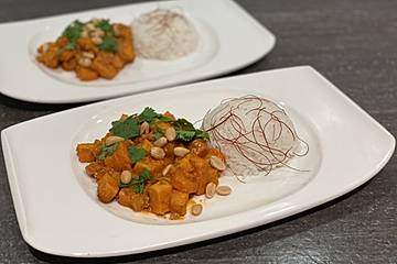 Süßkartoffel-Curry mit Kokos-Erdnuss-Soße