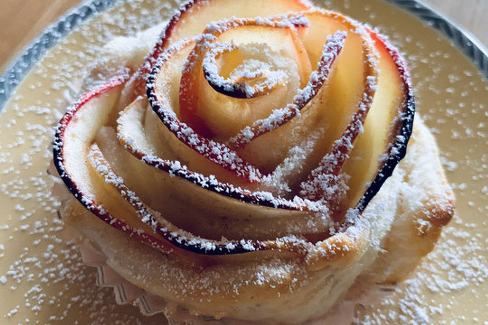 Apfel-Zimt-Rosen mit Blätterteig