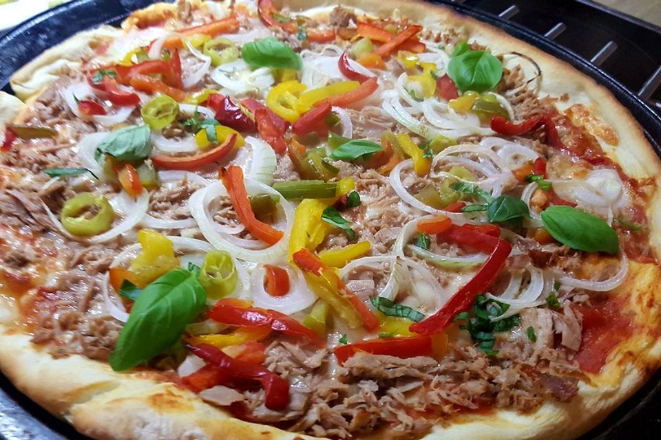 Thunfisch-Zwiebel-Pizza