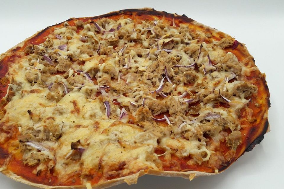 Thunfisch-Zwiebel-Pizza