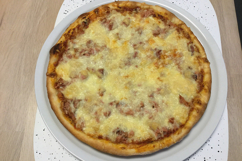 Thunfisch-Zwiebel-Pizza