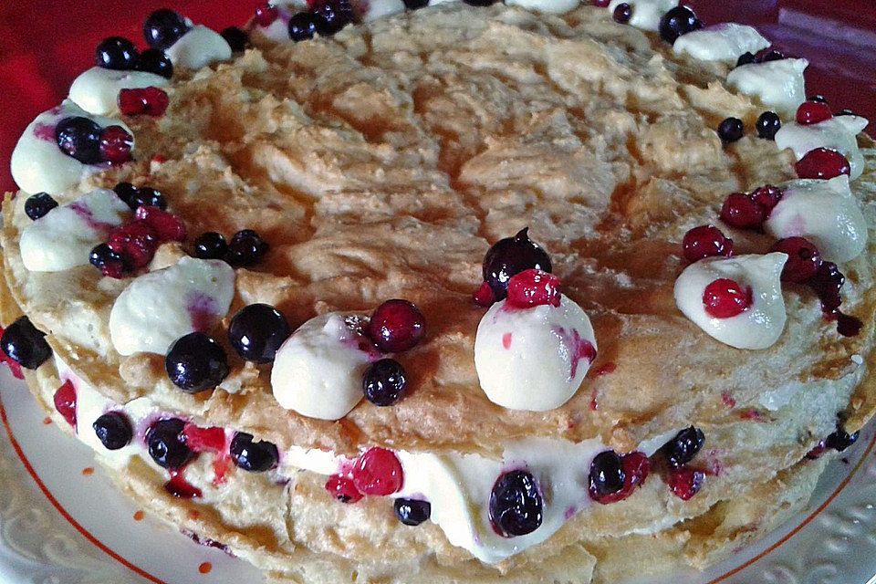 Vanilletraumtorte mit Waldbeeren