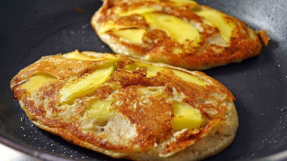 vegane-apfel-pancakes-mit-n-ssen-und-zimt