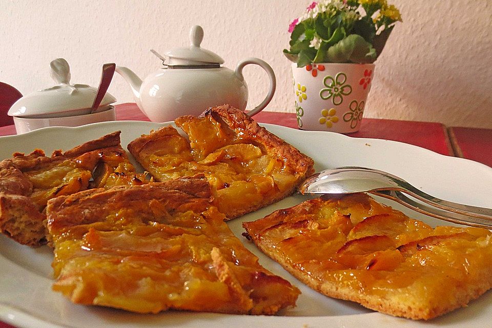 Tarte mit Äpfeln und Mango