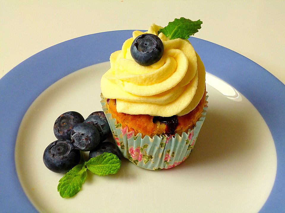 Blaubeer-Vanille-Cupcakes mit Vanilletopping von Student94| Chefkoch