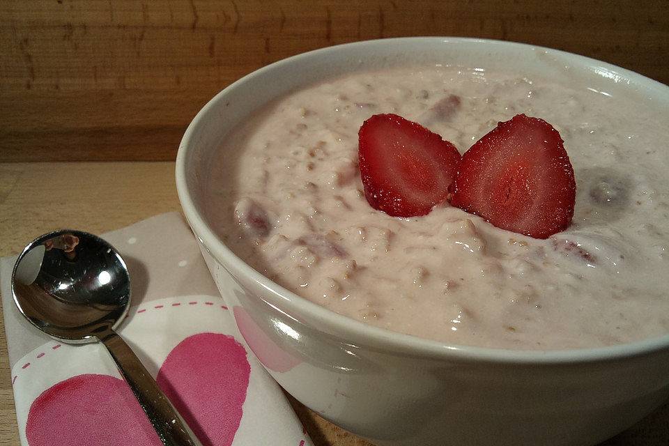 Haferbrei mit Quark und Erdbeeren