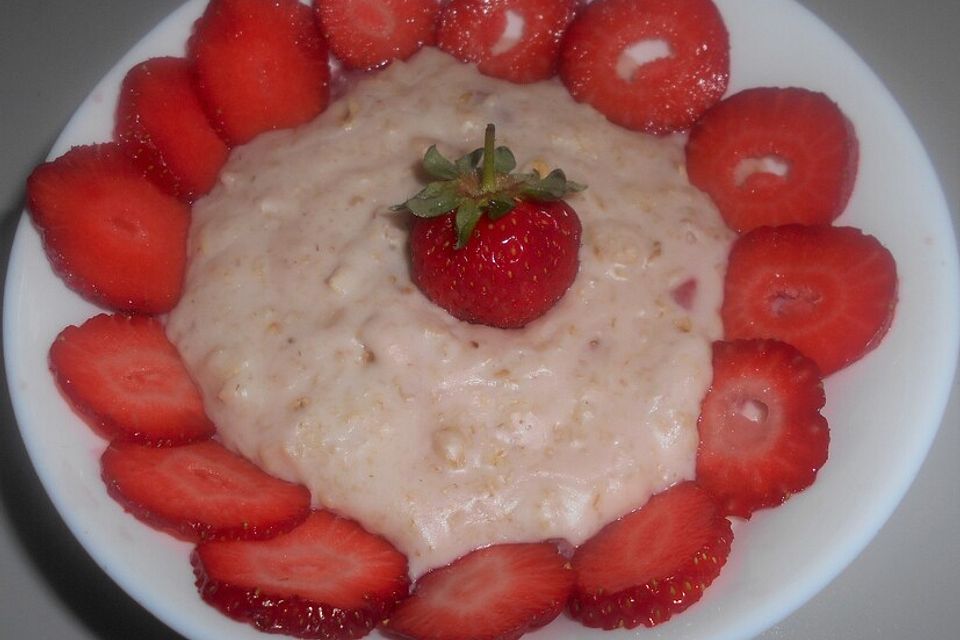 Haferbrei mit Quark und Erdbeeren