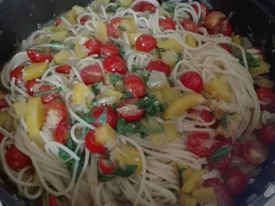 Spaghetti mit Zucchini, Rucola und Kirschtomaten von Sternenstaub27 ...