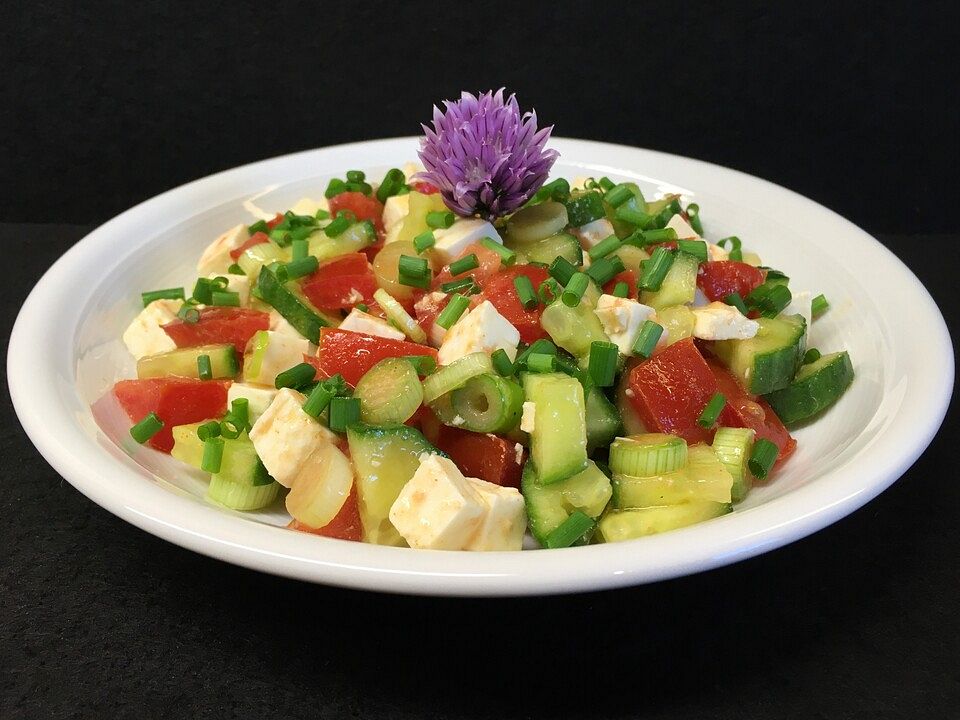 Gurkensalat mit Schafskäse| Chefkoch