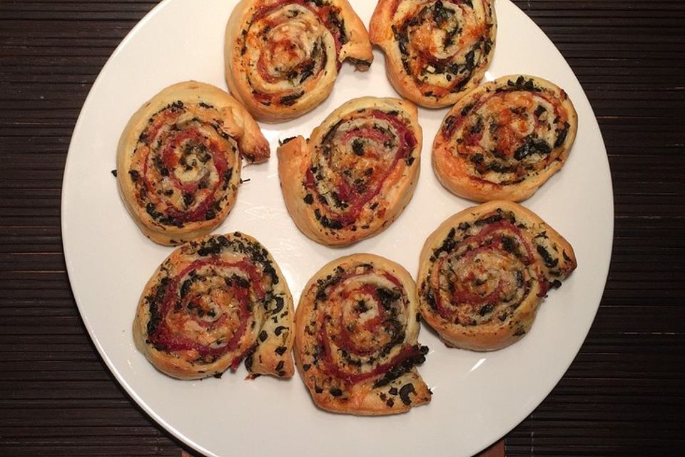 Tapas-Schnecken mit Serrano-Schinken und Manchego