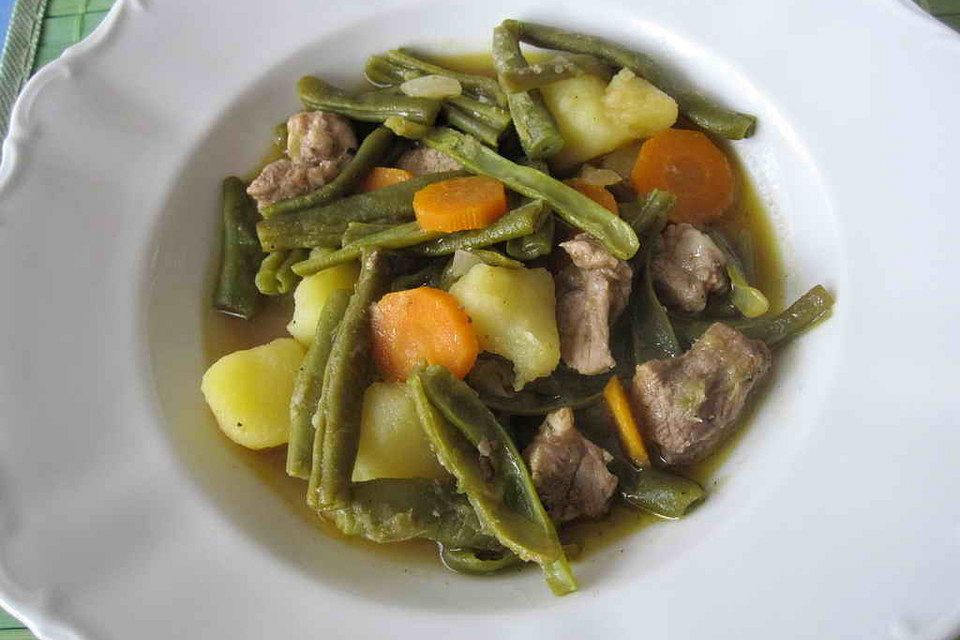 Rindfleischsuppe mit Gemüse im Crock Pot