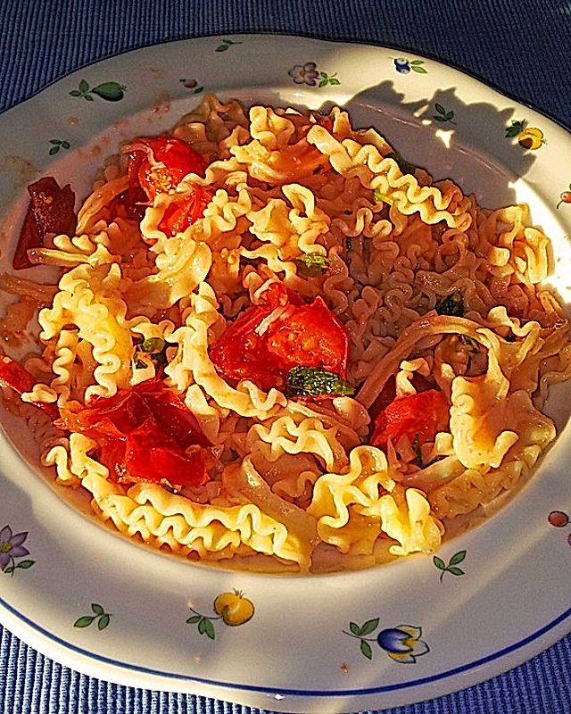 Pasta mit Tomaten-Ingwer-Minz-Soße