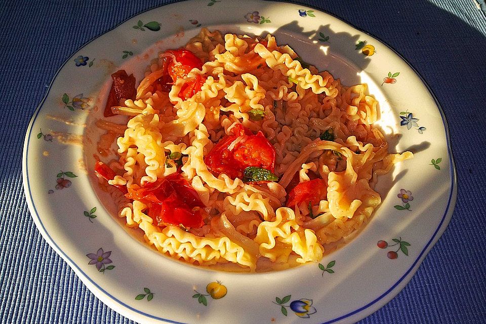 Pasta mit Tomaten-Ingwer-Minz-Soße