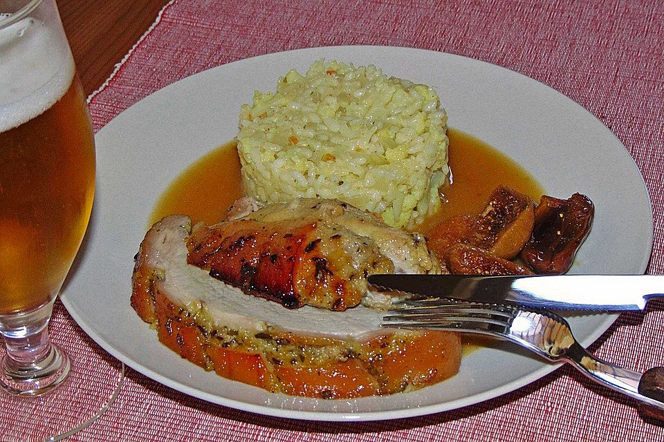 Spanferkelkeule mit Feigen-Dattel-Aprikosen-Sauce aus dem Römertopf