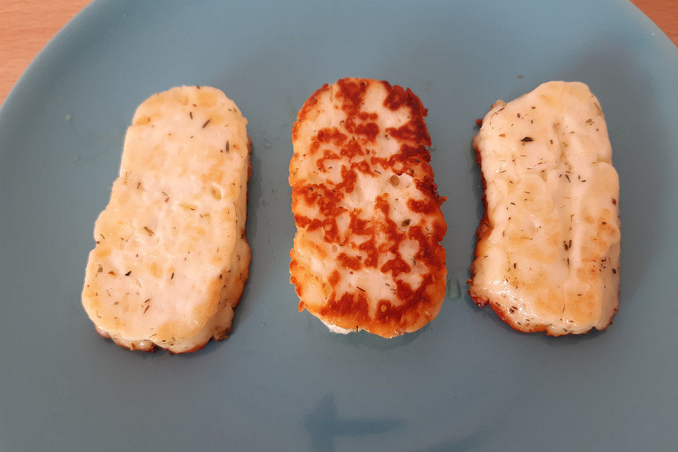 Gebackener Halloumi mit Honig-Thymian-Marinade