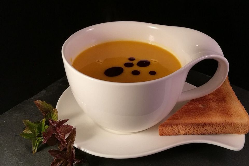 Kürbissuppe mit Ingwer und Kokosmilch