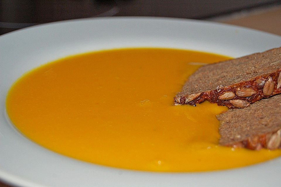 Kürbissuppe mit Ingwer und Kokosmilch