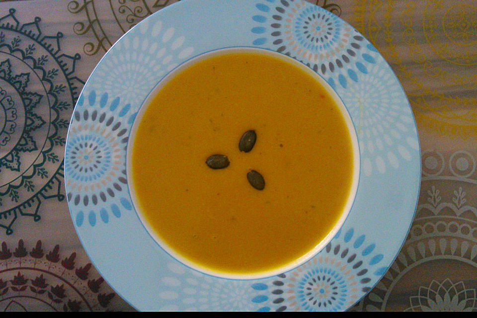 Kürbissuppe mit Ingwer und Kokosmilch