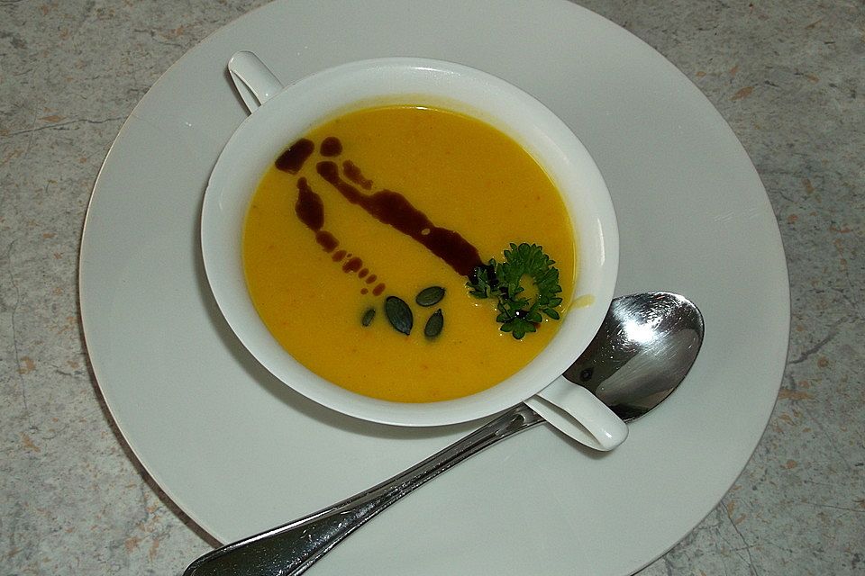 Kürbissuppe mit Ingwer und Kokosmilch