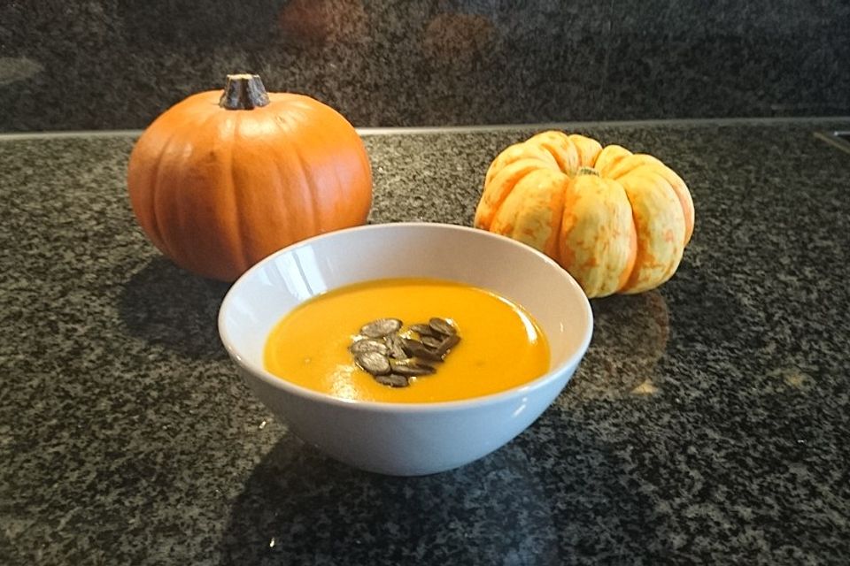 Kürbissuppe mit Ingwer und Kokosmilch