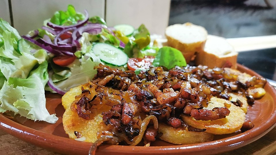 Gebratene Knödel mit Speck und Zwiebeln-image