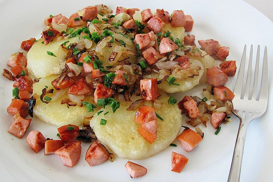 Gebratene Knödel mit Speck und Zwiebeln