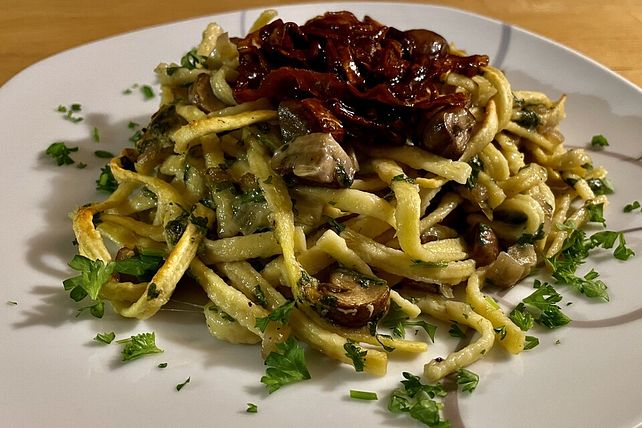 Champignon-Kräuter-Spätzle mit Honig-Röstzwiebeln von cschoenbrodt ...