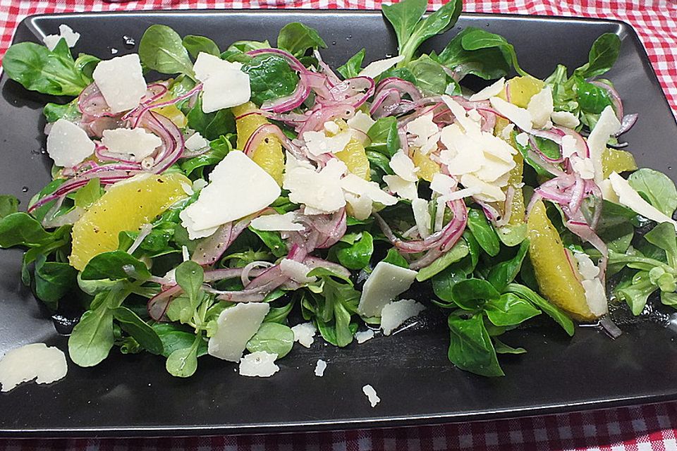 Feldsalat mit Orangenfilets