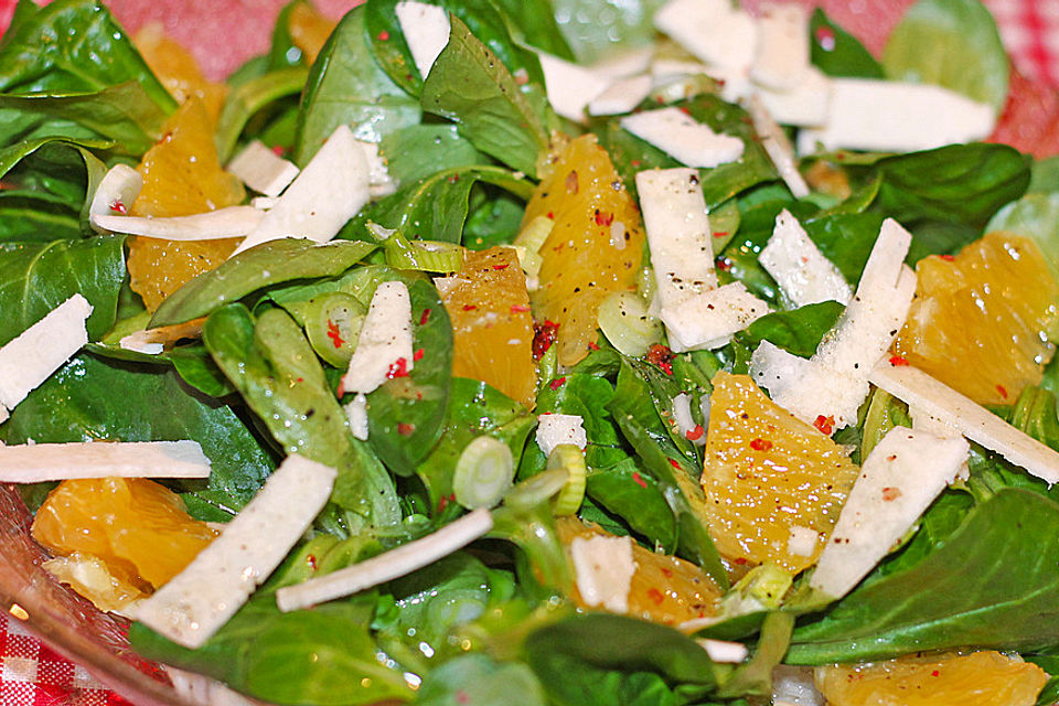 Feldsalat mit Orangenfilets