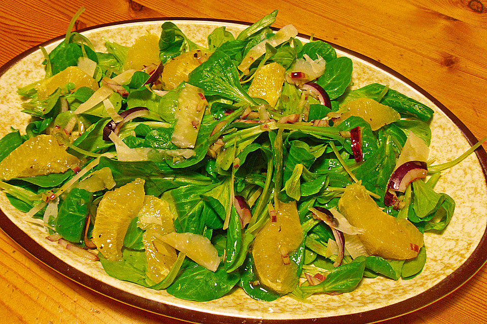 Feldsalat mit Orangenfilets