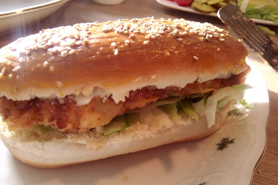 Knusprige Chickenburger mit knuspriger Tortillapanade