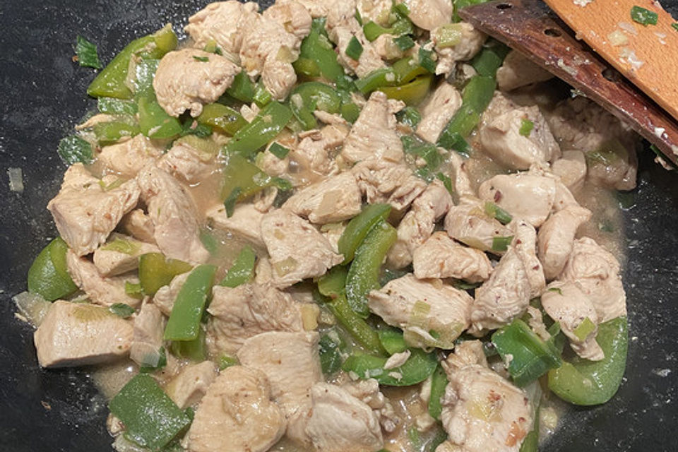 Pfeffer-Knoblauch-Huhn mit Ingwer und Kaffir-Limettenblättern