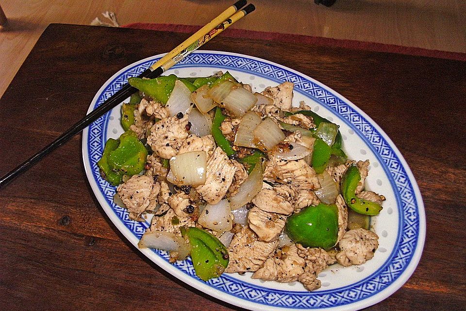 Pfeffer-Knoblauch-Huhn mit Ingwer und Kaffir-Limettenblättern