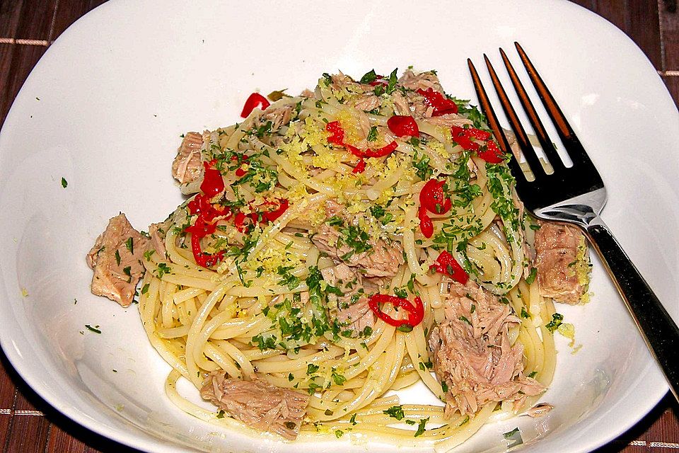 Spaghetti mit Thunfisch und Zitrone