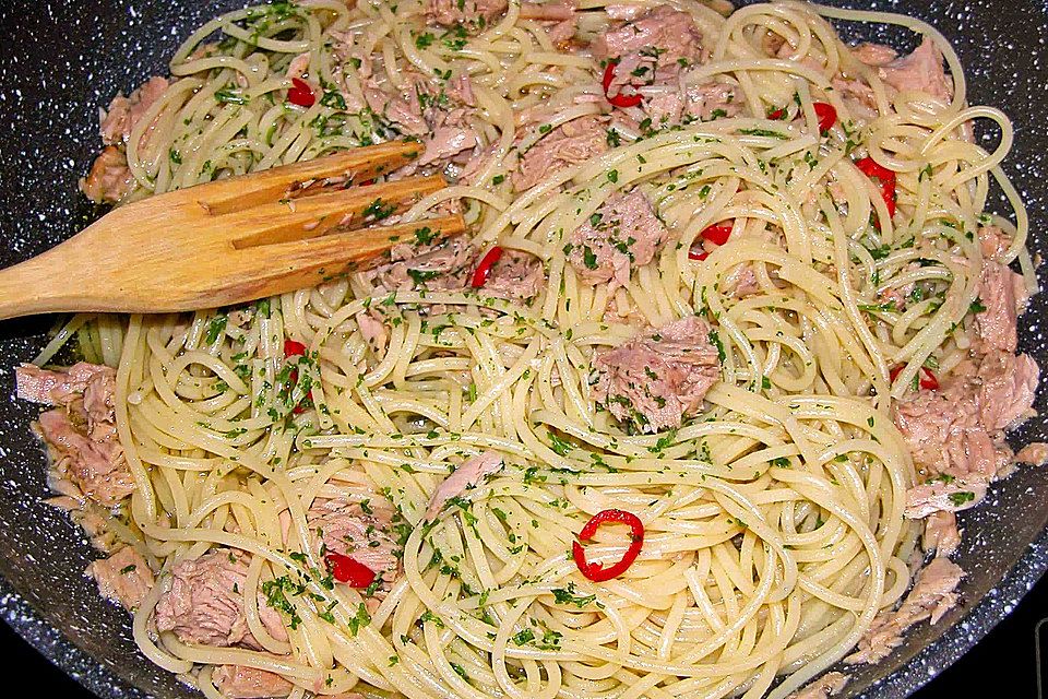 Spaghetti mit Thunfisch und Zitrone