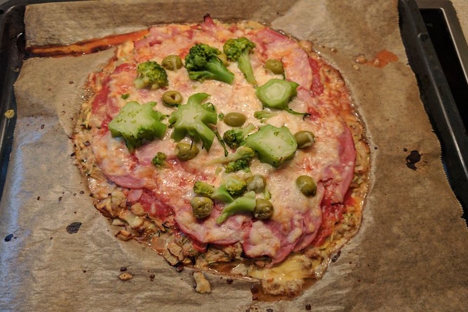 Zucchini-Thunfisch Pizza ohne Mehl