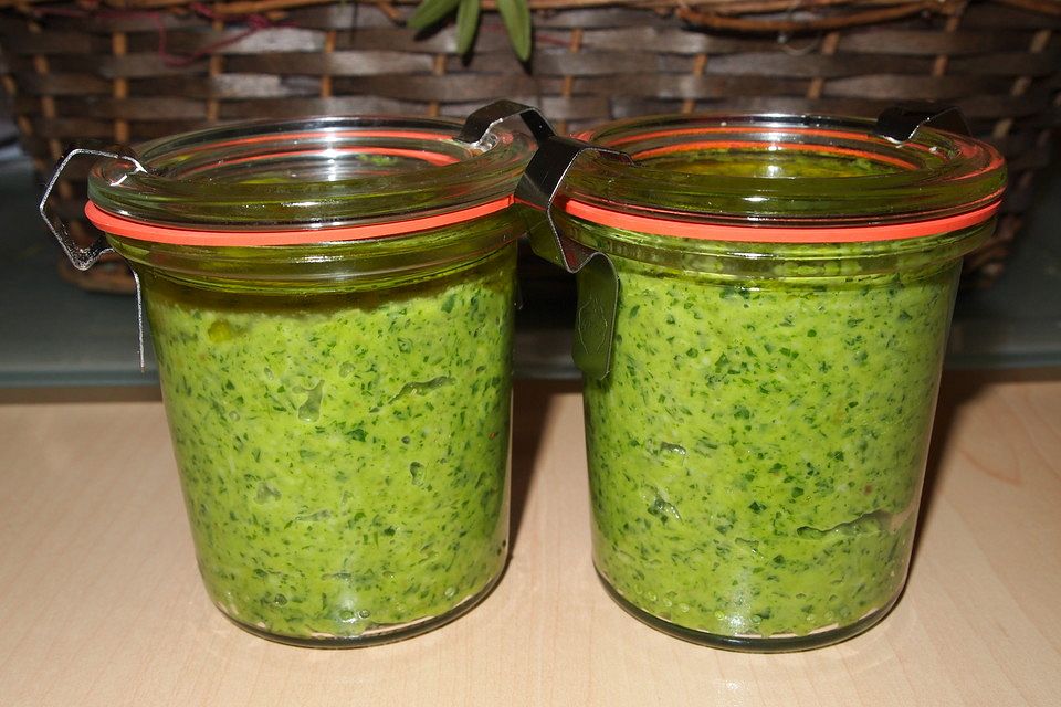 Rucolapesto mit Mandeln Rucolapesto mit Mandeln