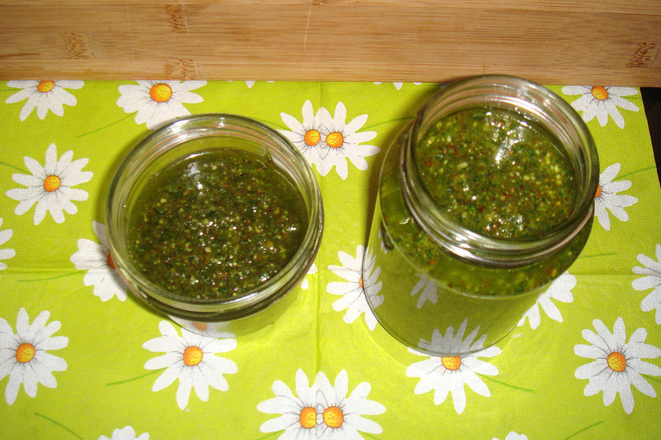 Rucolapesto mit Mandeln Rucolapesto mit Mandeln