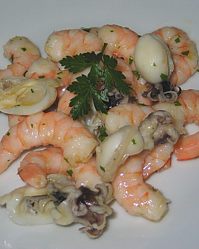 Garnelen-Mini-Sepia-Salat mit Knoblauchmarinade