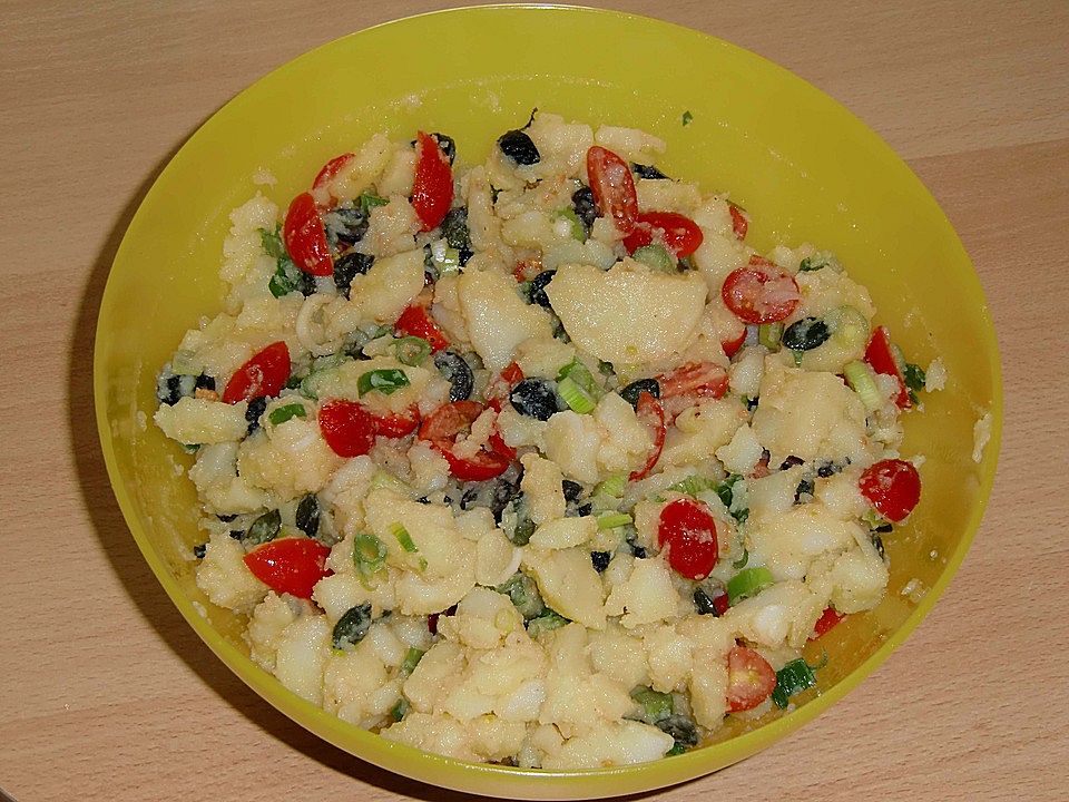 Mediterraner Pellkartoffelsalat mit Feta-Käse und Oliven - Kochen Gut ...