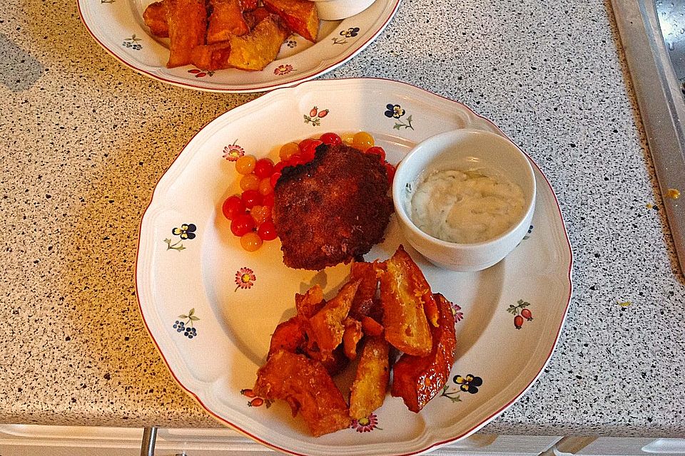 Hack-Cordon bleu auf geschmolzenen Tomaten mit Kürbis-Fritten und Kräuterquark