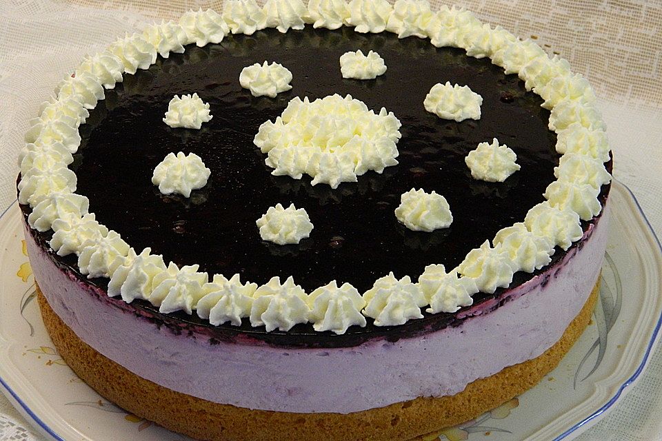 Käse-Sahne-Torte mit Blaubeeren