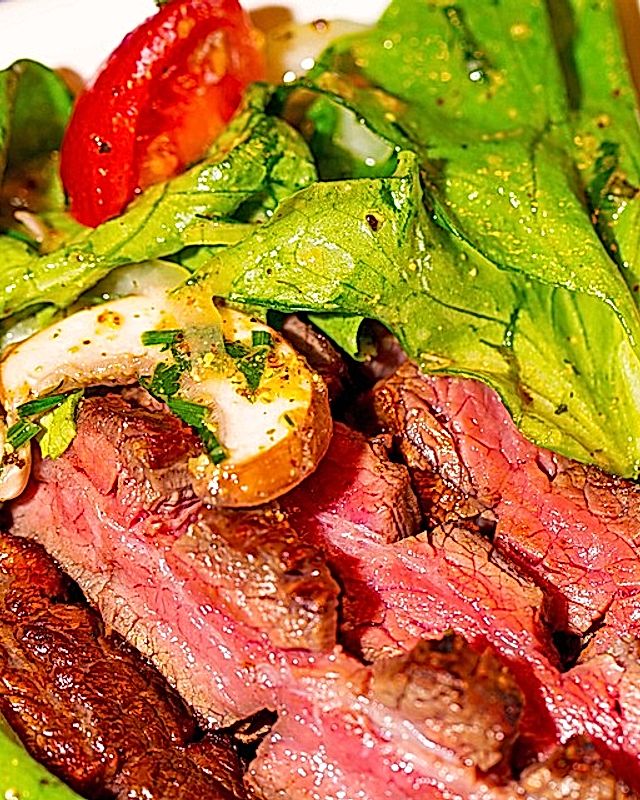 Flank Steak vom Kobe Rind mit buntem Salat