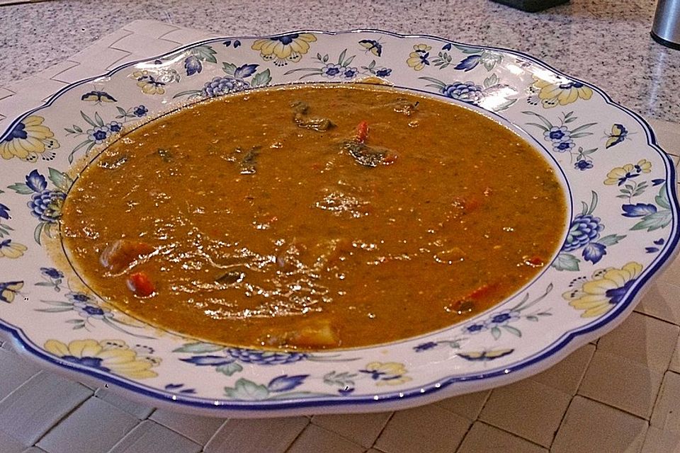 Fruchtig scharfe Gemüsesuppe mit Apfel