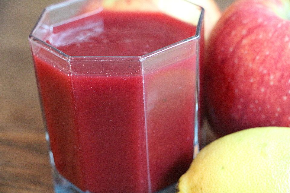 Rote  Bete-Smoothie mit Apfel