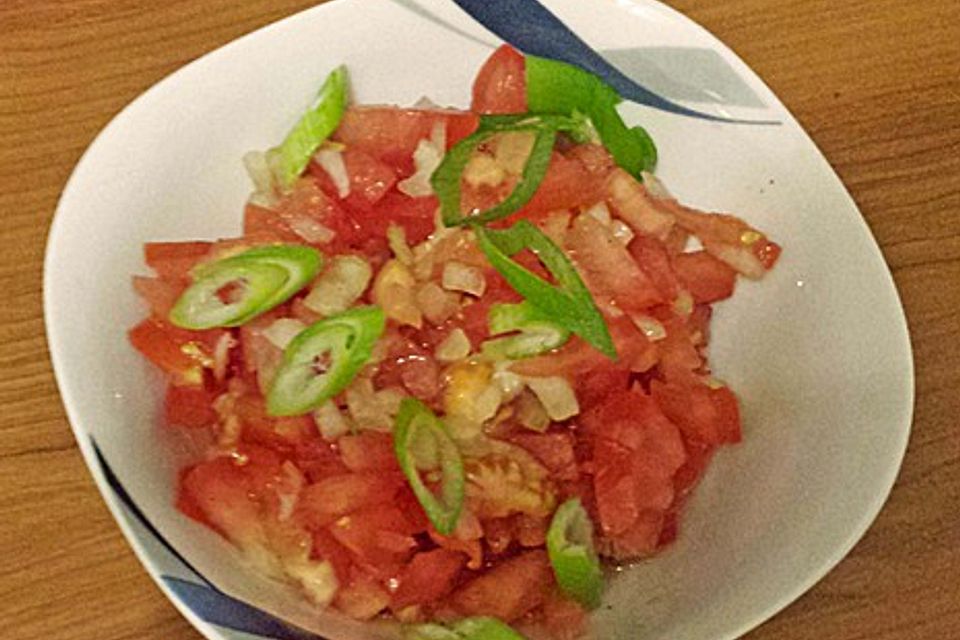 Tomatensalsa mit Zwiebeln und Knoblauch