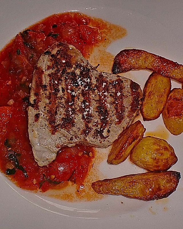 Schwertfisch-Steaks "Cajun-Style" mit scharfer Tomatensauce